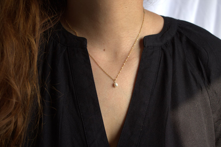 Dainty Pearl Drop Necklace