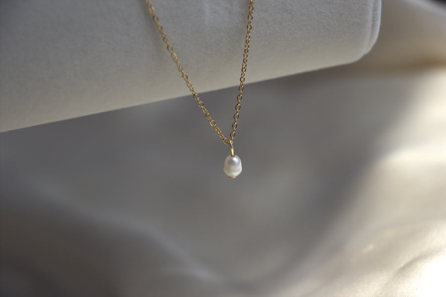 Dainty Pearl Drop Necklace